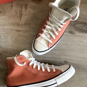 ALL STAR CHUCKS/CONVERSE - red&white - women’s size 8.5/men’s size 6.5